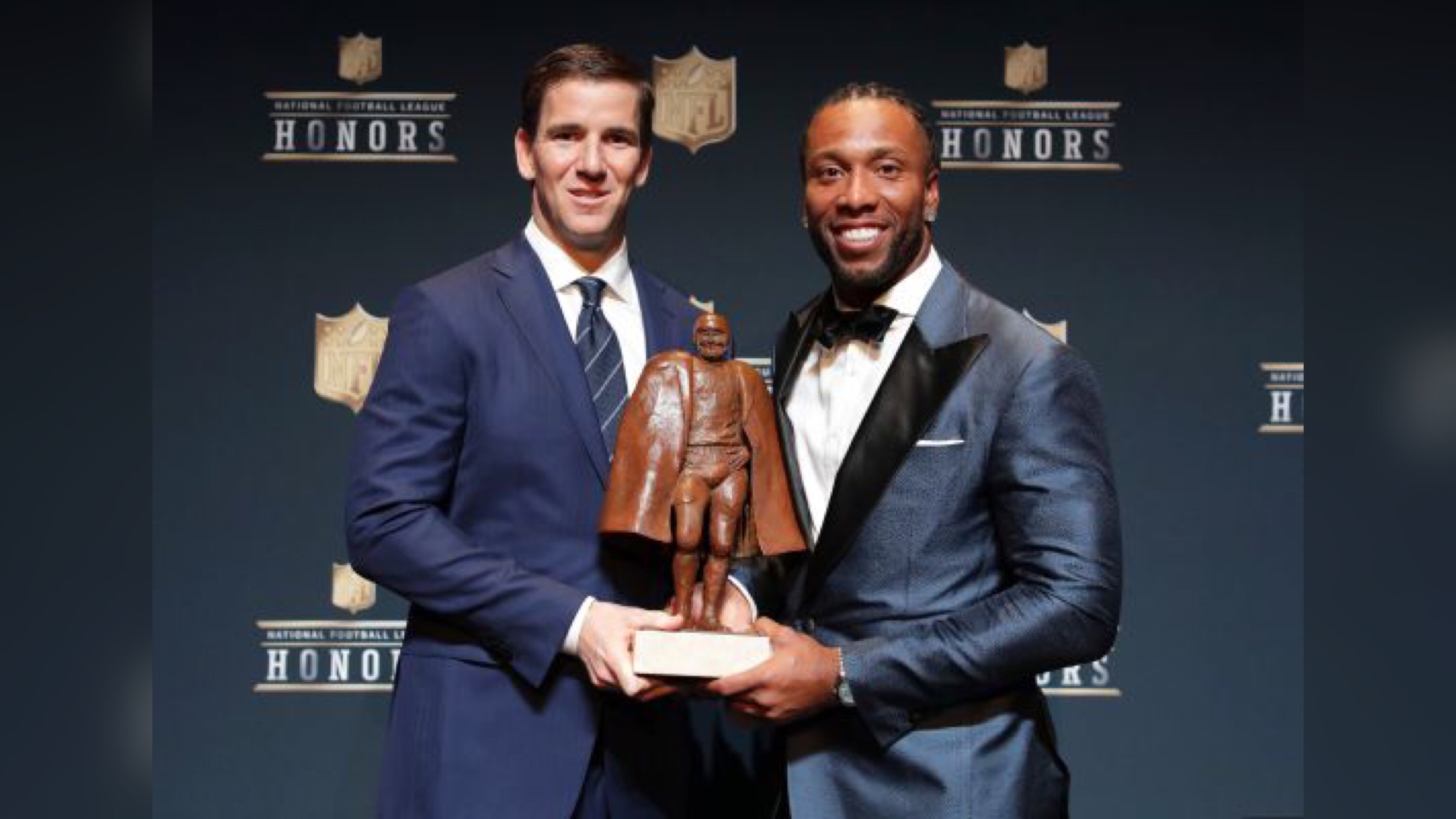 Eli Manning shares Walter Payton Man of the Year Award